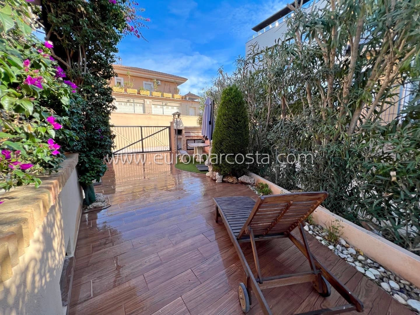 4 chambre Villa/Maison Mitoyenne à vendre à Torrevieja avec piscine garage - 385 000 € (Ref: 7921845)
