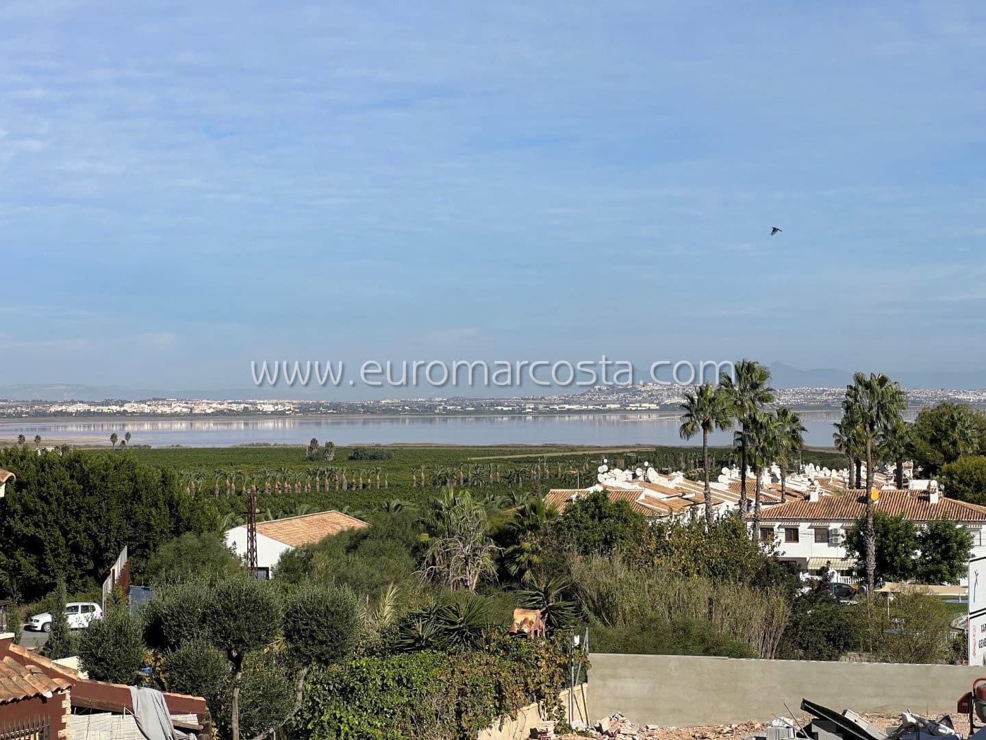 4 chambre Villa/Maison Mitoyenne à vendre à Torrevieja avec piscine garage - 385 000 € (Ref: 7921845)