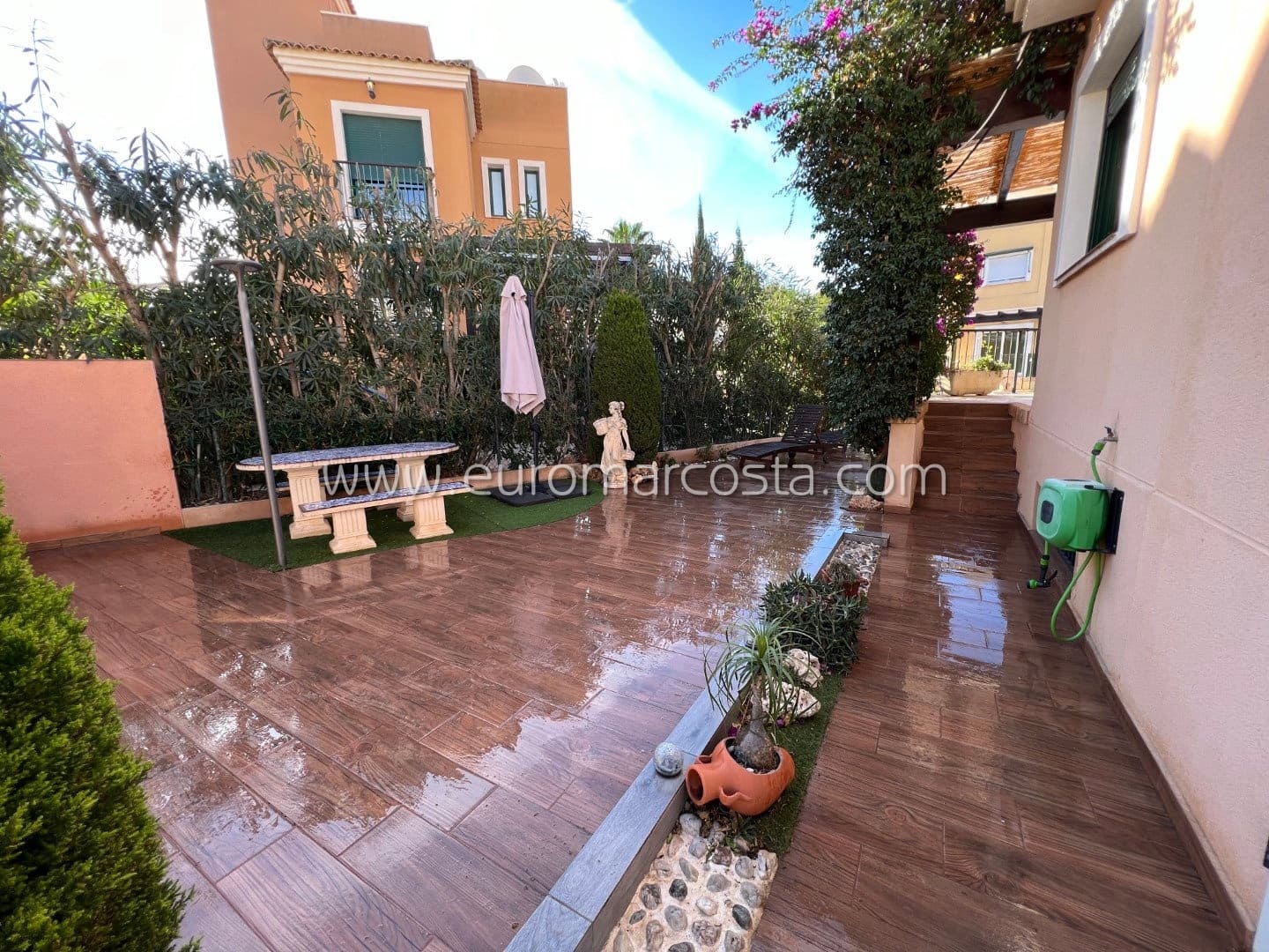 4 chambre Villa/Maison Mitoyenne à vendre à Torrevieja avec piscine garage - 385 000 € (Ref: 7921845)