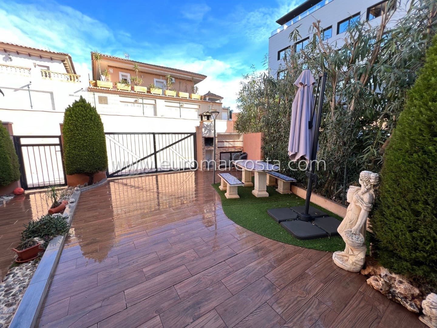 4 chambre Villa/Maison Mitoyenne à vendre à Torrevieja avec piscine garage - 385 000 € (Ref: 7921845)