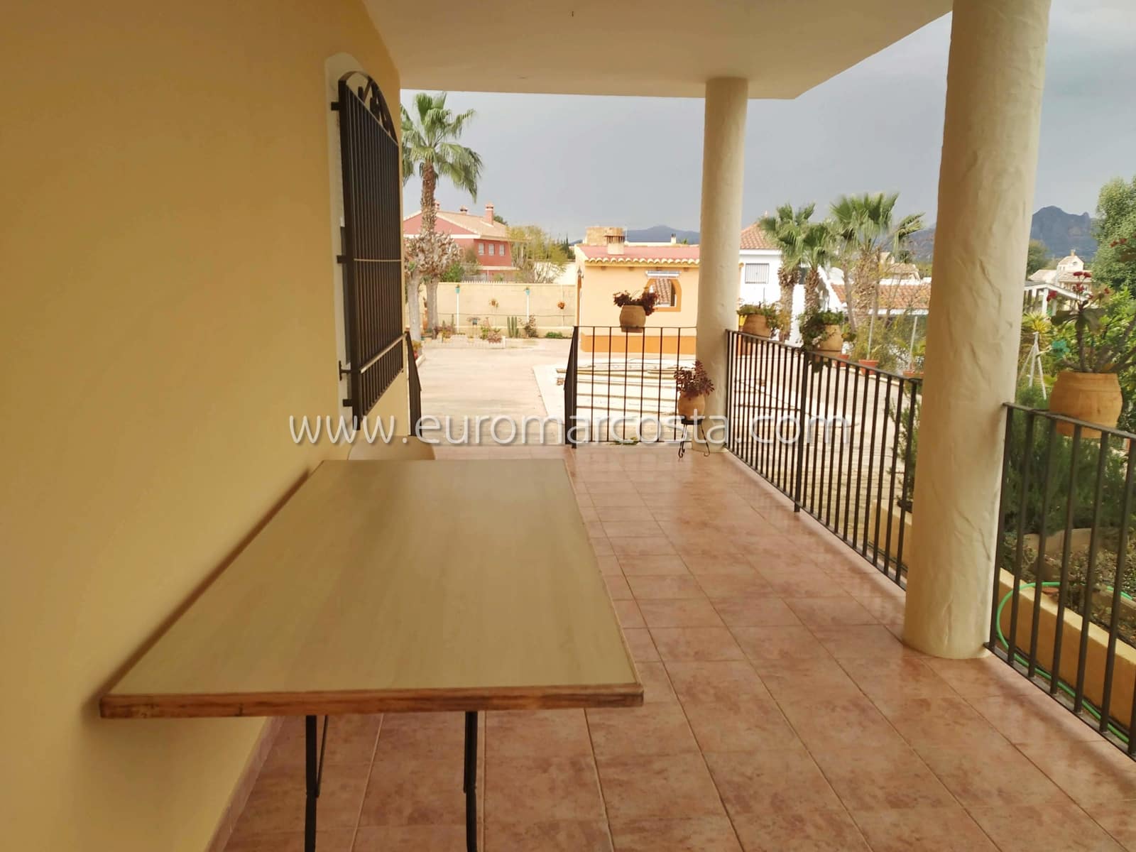 3 sypialnia Finka/Dom wiejski na sprzedaż w Fortuna z garażem - 239 000 € (Ref: 7986027)