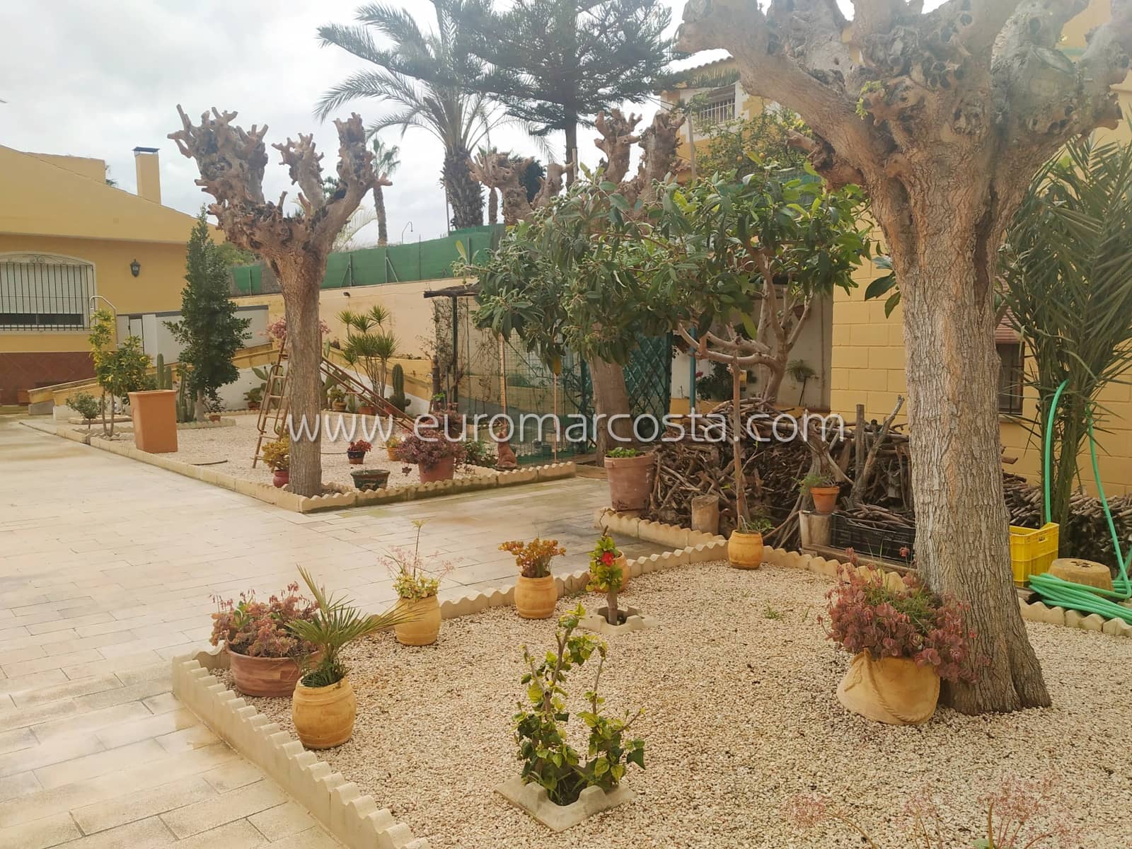 3 sypialnia Finka/Dom wiejski na sprzedaż w Fortuna z garażem - 239 000 € (Ref: 7986027)