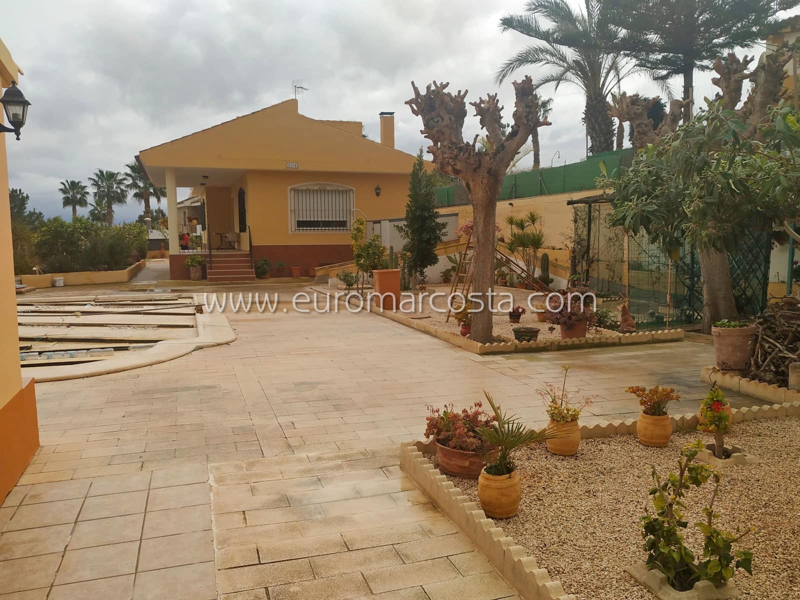 3 sypialnia Finka/Dom wiejski na sprzedaż w Fortuna z garażem - 239 000 € (Ref: 7986027)