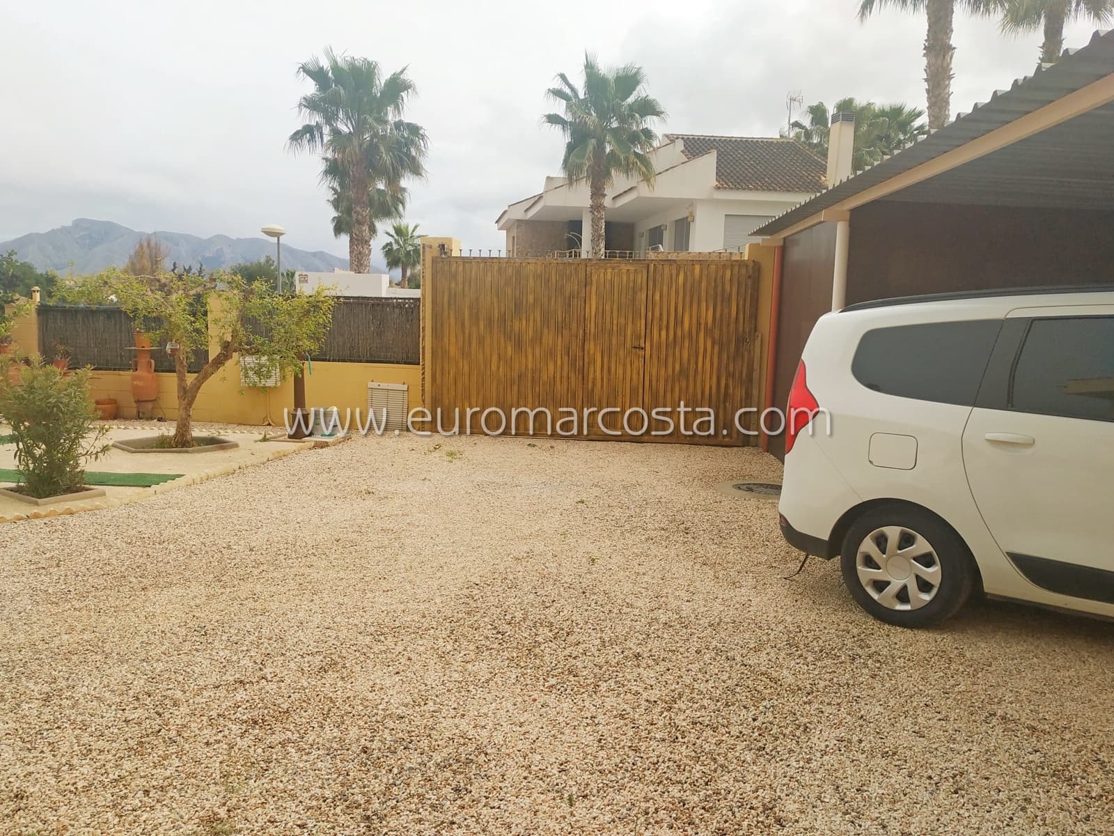 3 sypialnia Finka/Dom wiejski na sprzedaż w Fortuna z garażem - 239 000 € (Ref: 7986027)