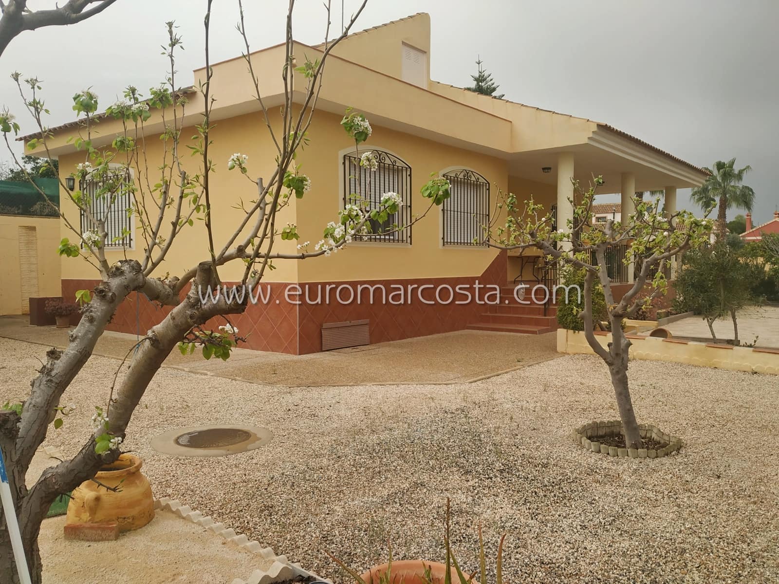 3 sypialnia Finka/Dom wiejski na sprzedaż w Fortuna z garażem - 239 000 € (Ref: 7986027)