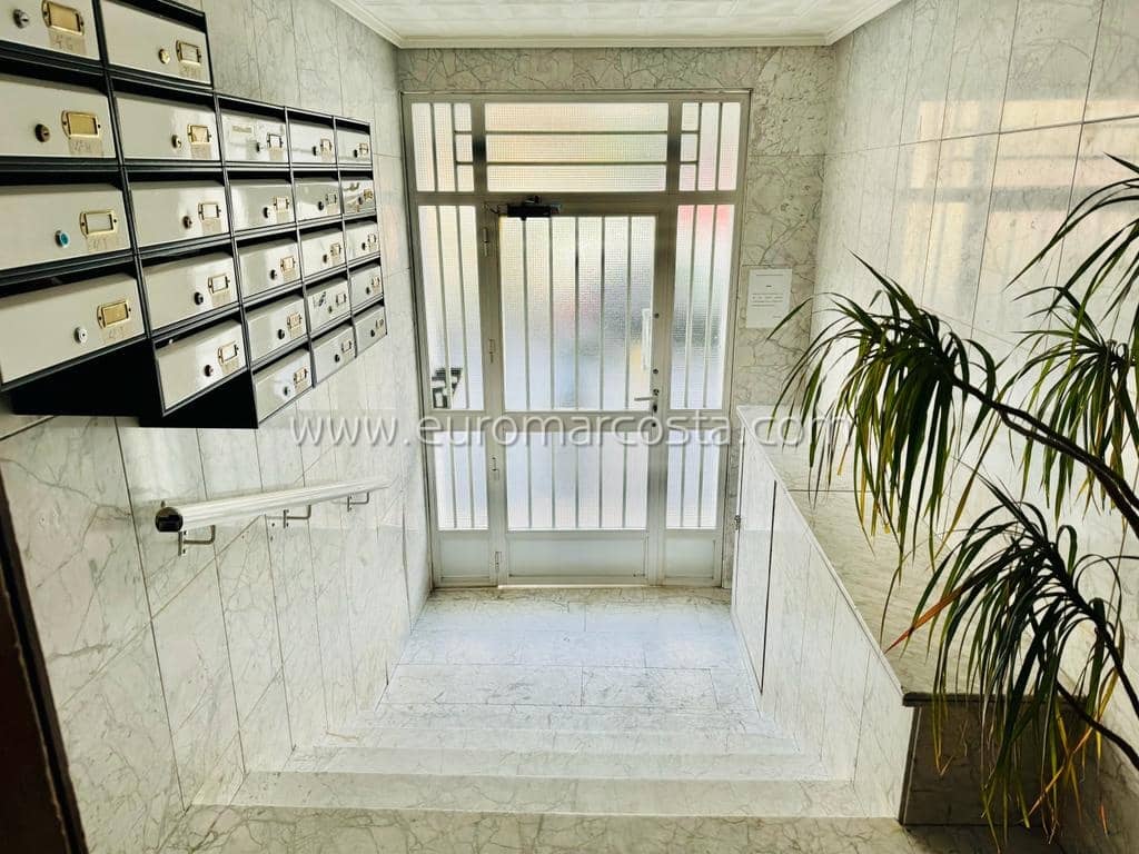 Apartamento de 2 habitaciones en Torrevieja en venta - 139.990 € (Ref: 8034998)