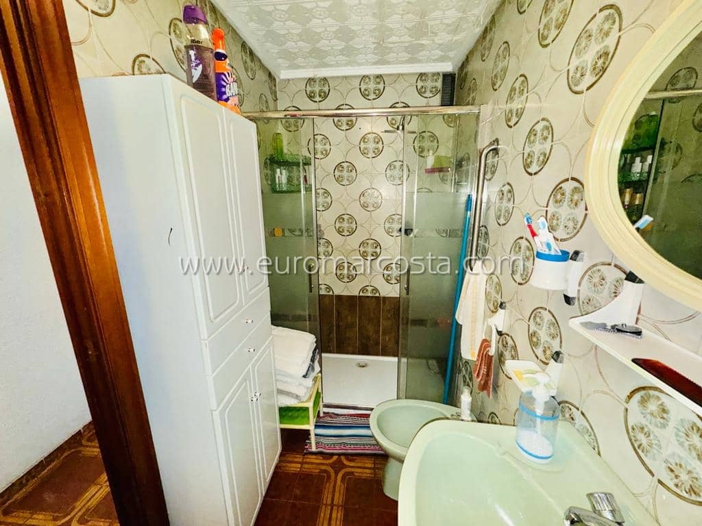 Apartamento de 2 habitaciones en Torrevieja en venta - 139.990 € (Ref: 8034998)