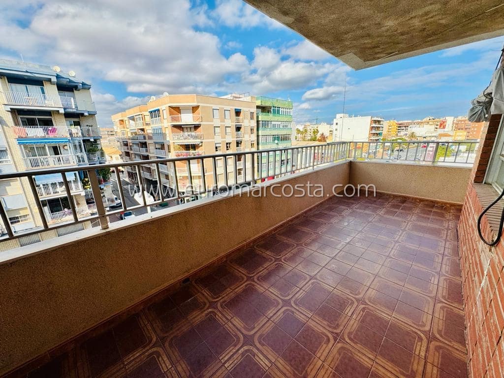 Apartamento de 2 habitaciones en Torrevieja en venta - 139.990 € (Ref: 8034998)