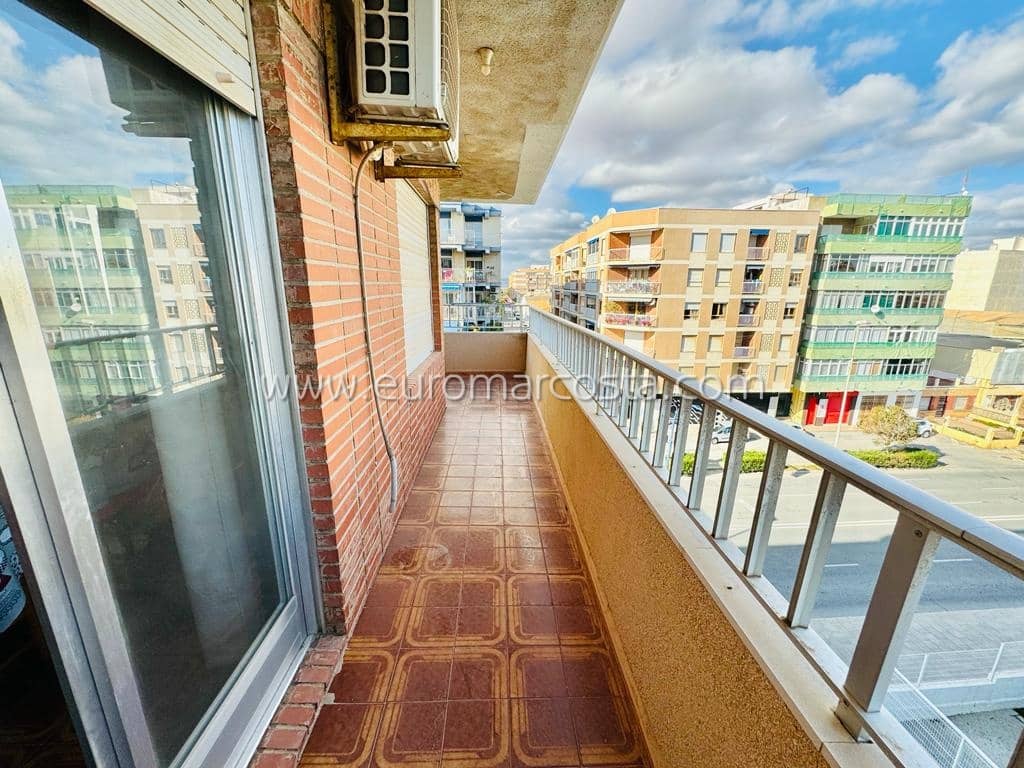 Apartamento de 2 habitaciones en Torrevieja en venta - 139.990 € (Ref: 8034998)