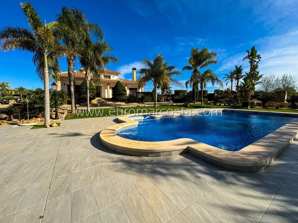 5 camera da letto Villa in vendita in Los Desamparados con piscina garage - 850.000 € (Rif: 8332862)