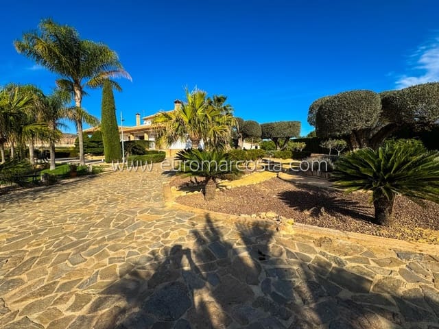 5 bedroom Villa for sale in Los Desamparados, Orihuela with pool garage - € 850,000 (Ref: 8332862)