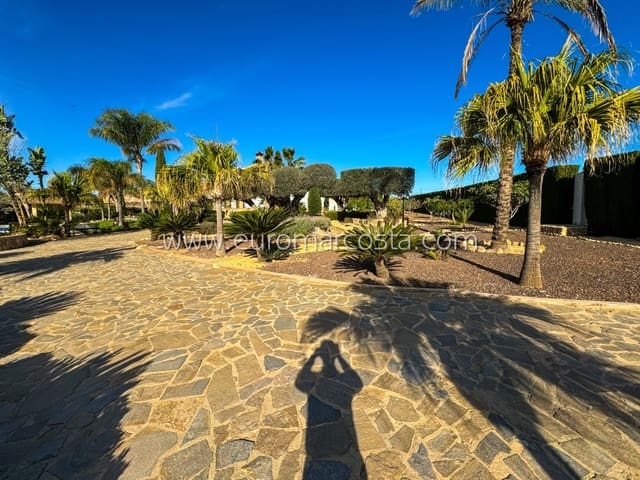 5 bedroom Villa for sale in Los Desamparados, Orihuela with pool garage - € 850,000 (Ref: 8332862)