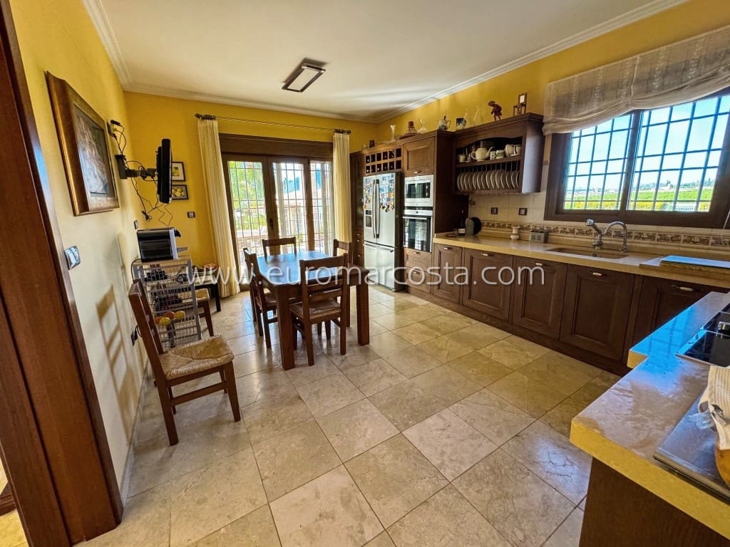 5 camera da letto Villa in vendita in Los Desamparados con piscina garage - 850.000 € (Rif: 8332862)