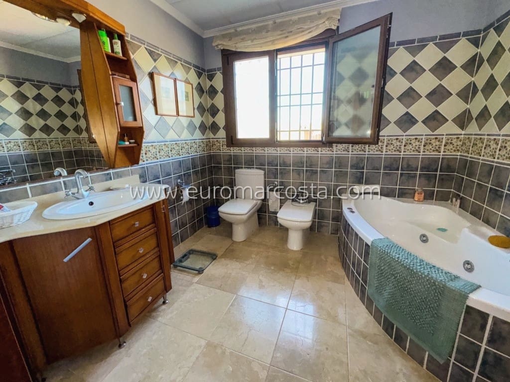 5 camera da letto Villa in vendita in Los Desamparados con piscina garage - 850.000 € (Rif: 8332862)