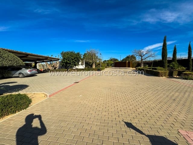 5 makuuhuone Huvila myytävänä paikassa Orihuela ciudad, Orihuela mukana uima-altaan 
autotalli - 850 000 € (Ref: 8332862)