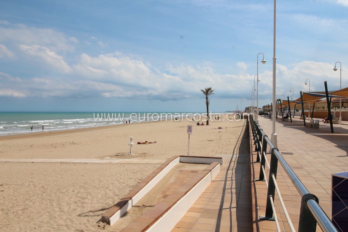 2 bedroom Apartment for sale in Guardamar del Segura with pool - € 250,000 (Ref: 8541364)