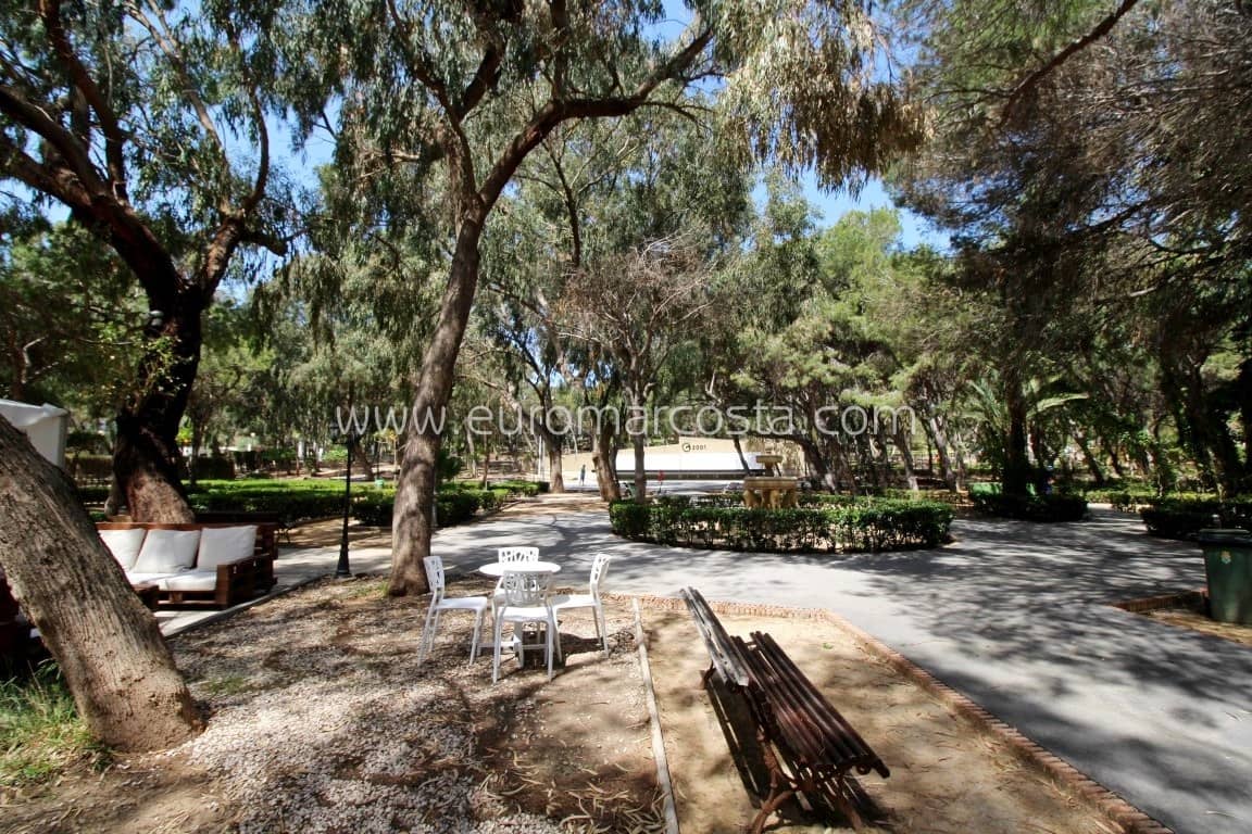 2 bedroom Apartment for sale in Guardamar del Segura with pool - € 250,000 (Ref: 8541364)