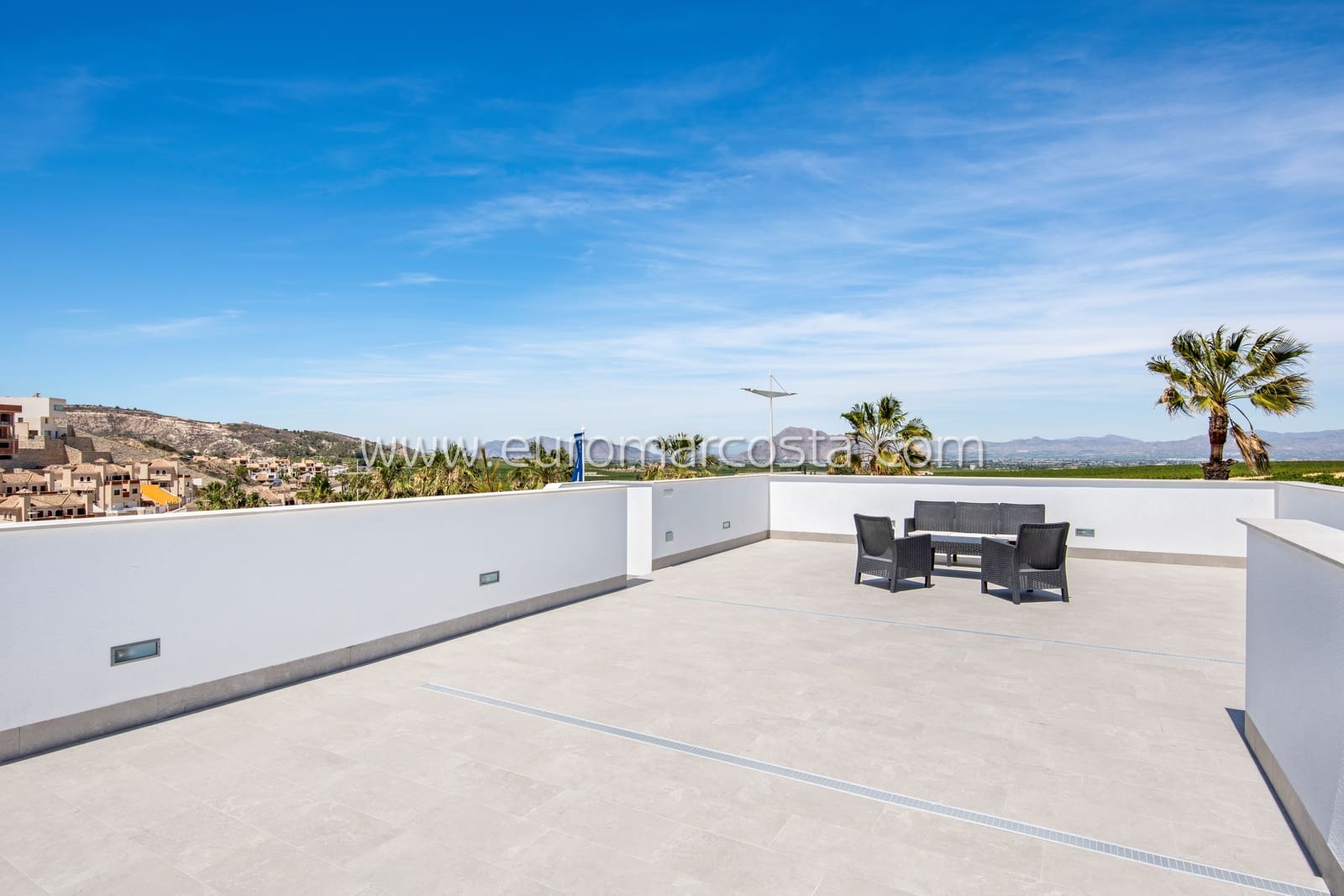 3 makuuhuone Huvila myytävänä paikassa Algorfa mukana uima-altaan 
autotalli - 375 000 € (Ref: 8579045)