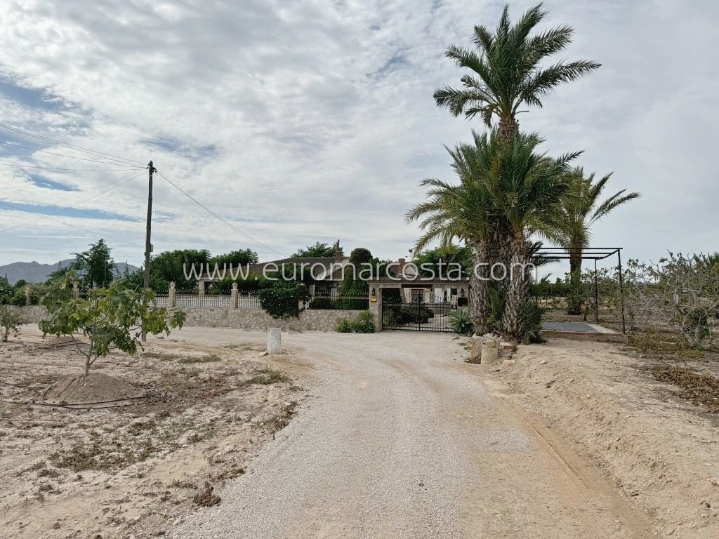 5 soverom Finca/Herregård til salgs i Albatera med svømmebasseng garasje - € 599 000 (Ref: 8596590)