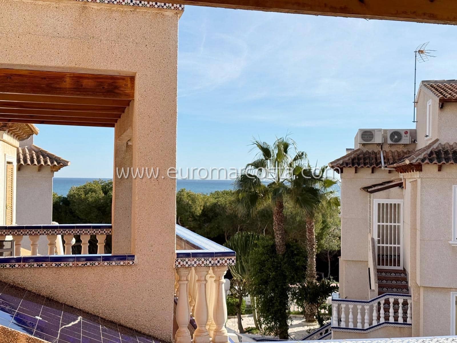 4 soveværelse Bungalow til salg i Guardamar del Segura med swimmingpool garage - € 360.000 (Ref: 8728327)