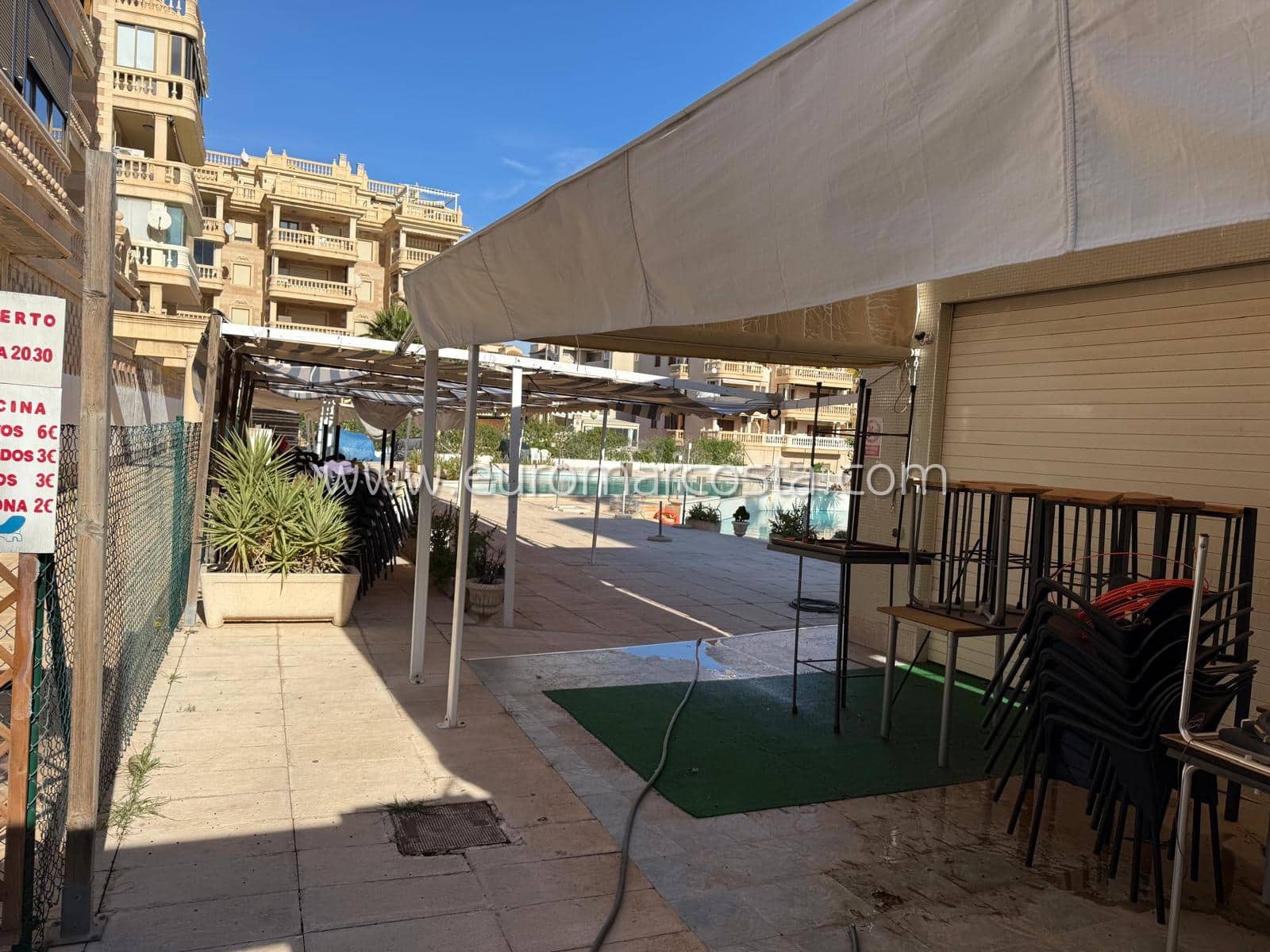 4 soveværelse Bungalow til salg i Guardamar del Segura med swimmingpool garage - € 360.000 (Ref: 8728327)