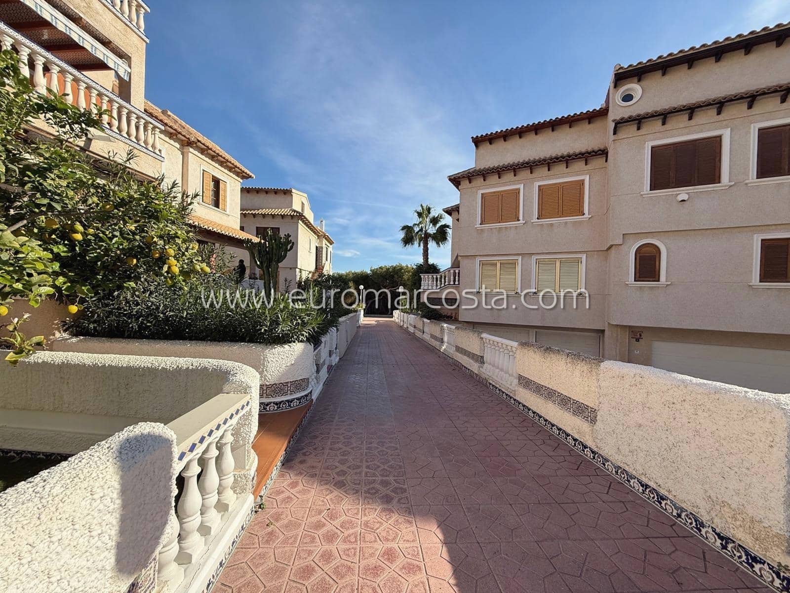 4 soveværelse Bungalow til salg i Guardamar del Segura med swimmingpool garage - € 360.000 (Ref: 8728327)