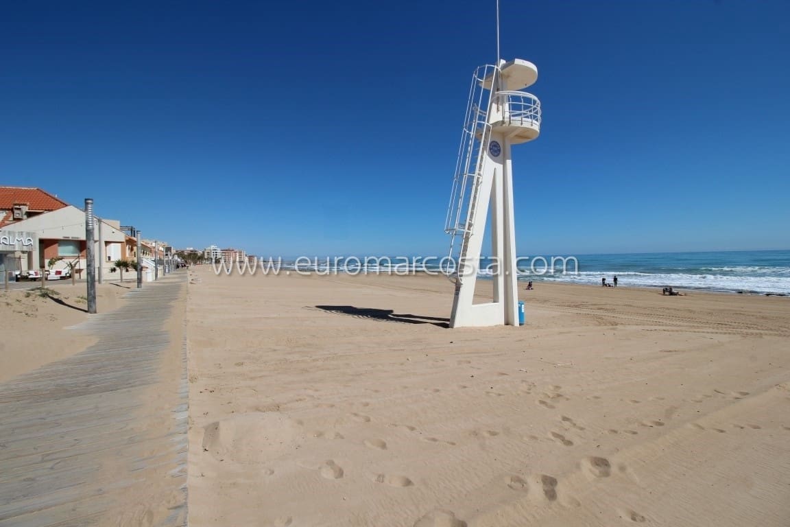 3 sovrum Radhus till salu i Torrevieja med pool - 255 000 € (Ref: 8734679)