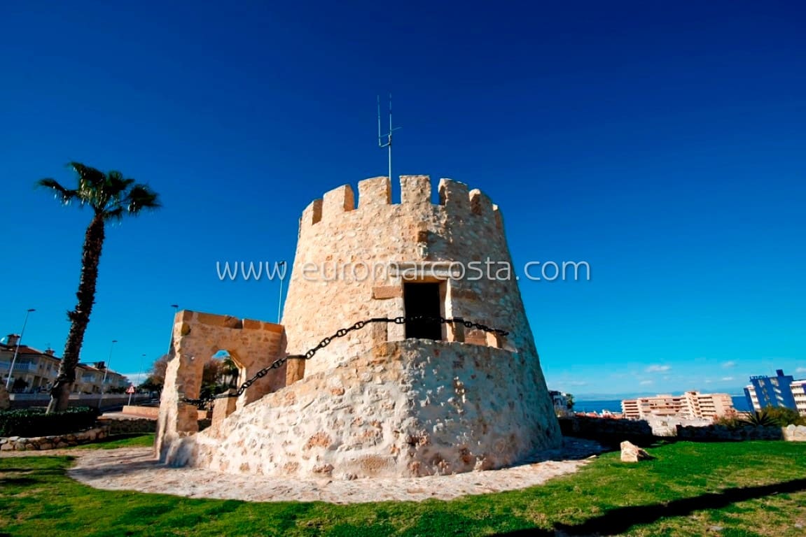 3 sovrum Radhus till salu i Torrevieja med pool - 255 000 € (Ref: 8734679)