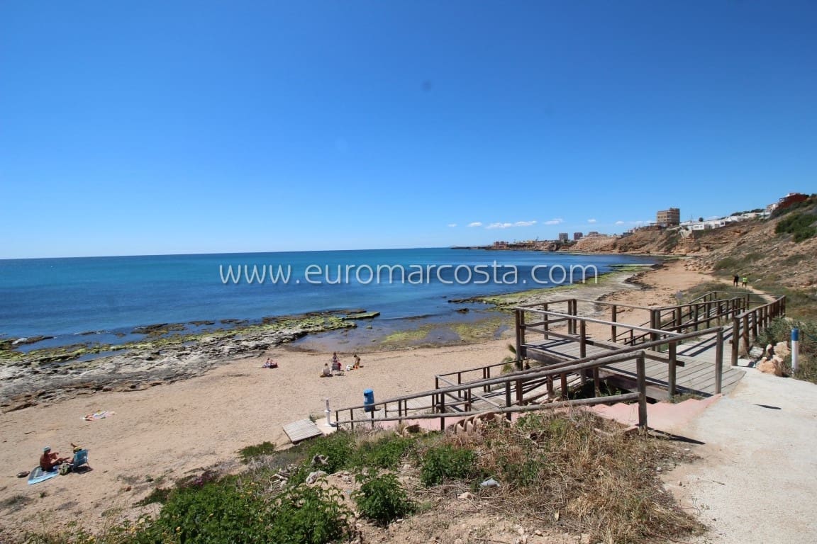 3 sovrum Radhus till salu i Torrevieja med pool - 255 000 € (Ref: 8734679)