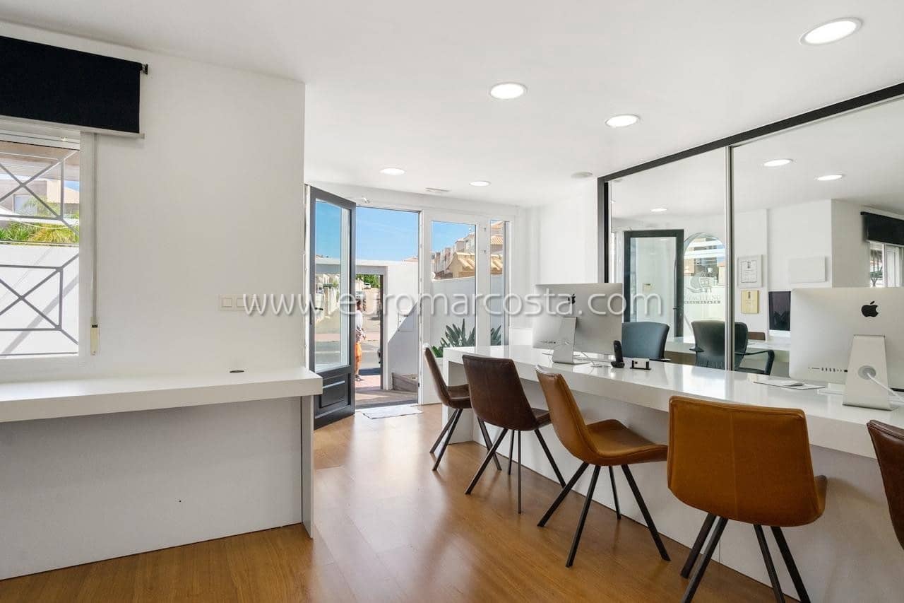 3 sovrum Radhus till salu i Torrevieja med pool - 255 000 € (Ref: 8734679)