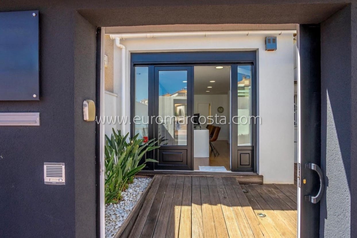 3 sovrum Radhus till salu i Torrevieja med pool - 255 000 € (Ref: 8734679)