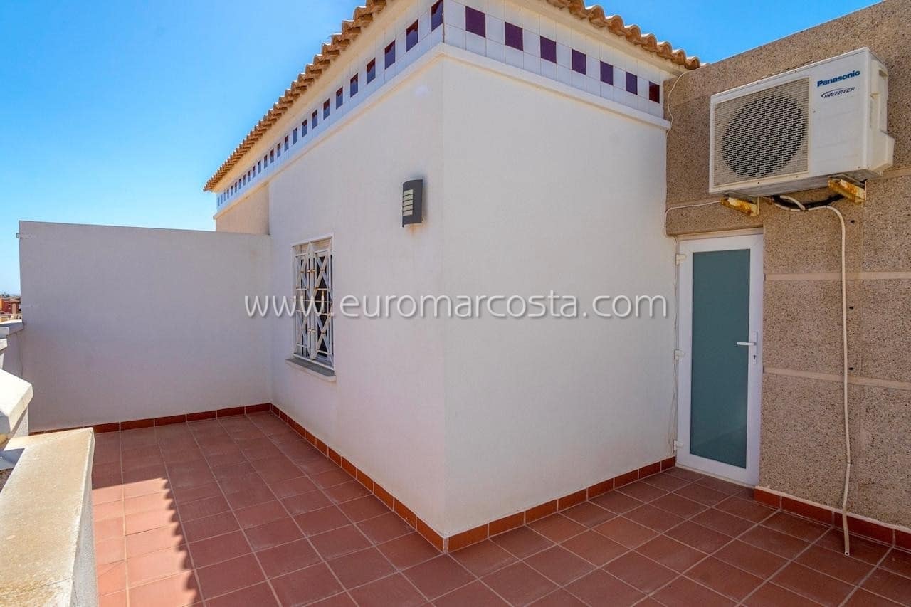 3 sovrum Radhus till salu i Torrevieja med pool - 255 000 € (Ref: 8734679)