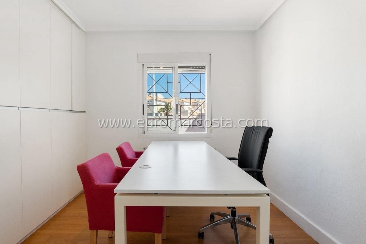 3 sovrum Radhus till salu i Torrevieja med pool - 255 000 € (Ref: 8734679)