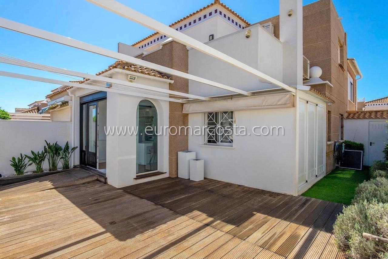 3 sovrum Radhus till salu i Torrevieja med pool - 255 000 € (Ref: 8734679)