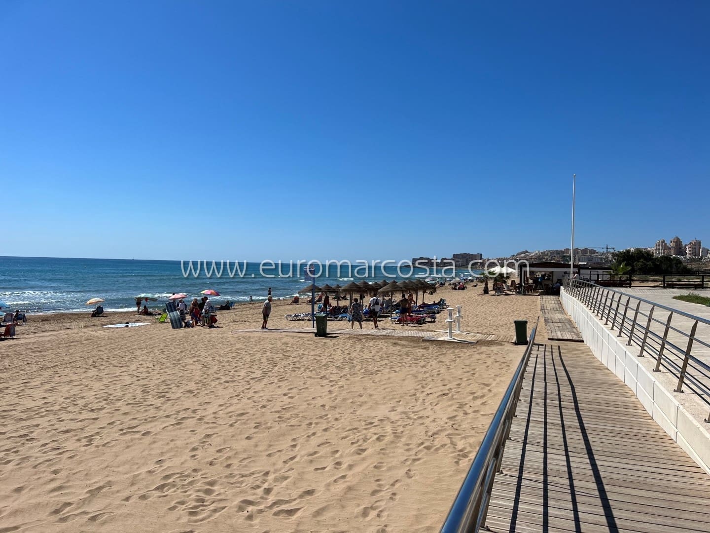 3 sovrum Radhus till salu i Torrevieja med pool - 255 000 € (Ref: 8734679)