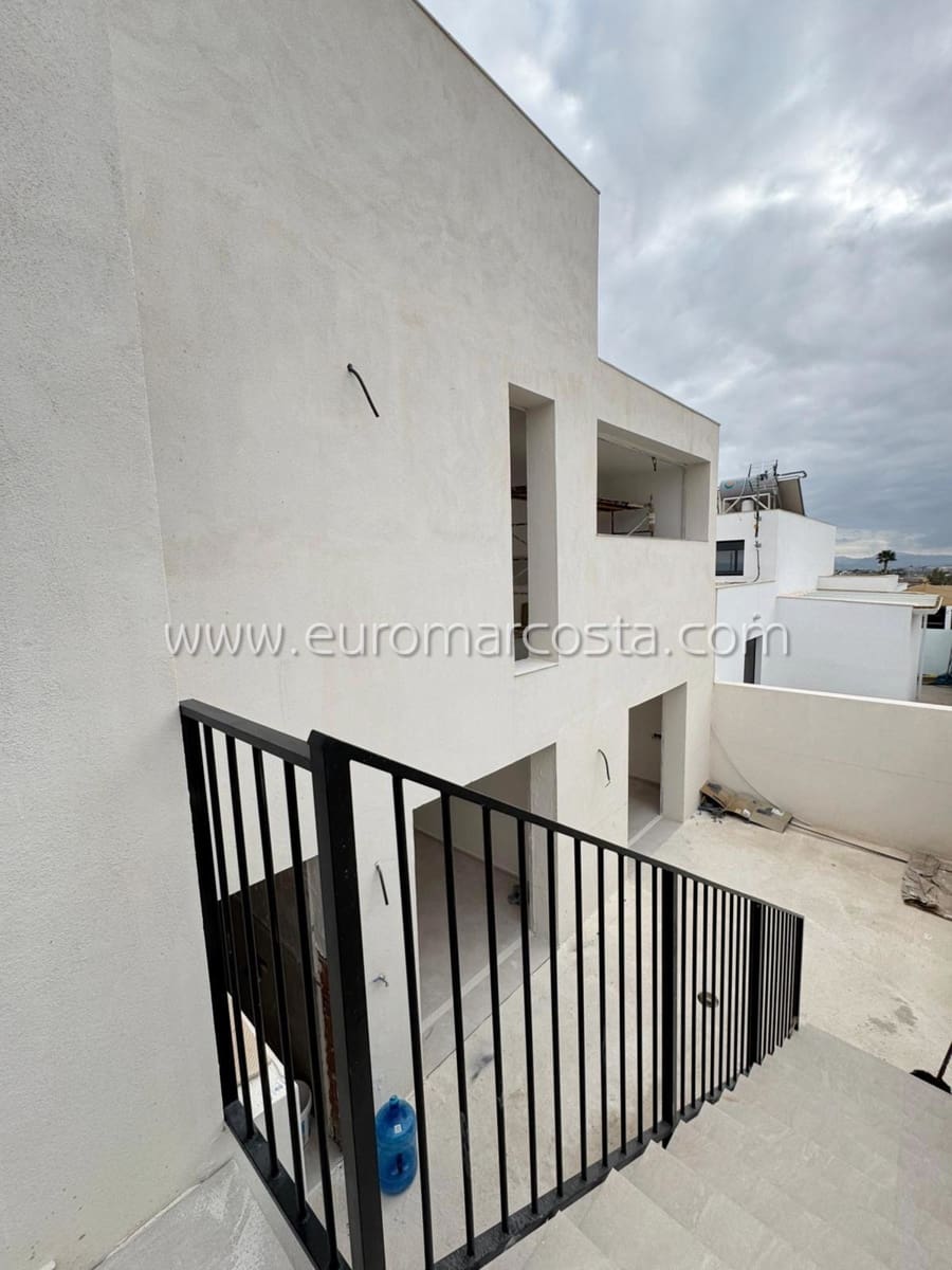 5 bedroom Villa for sale in Fortuna with pool garage - € 333,000 (Ref: 8754105)