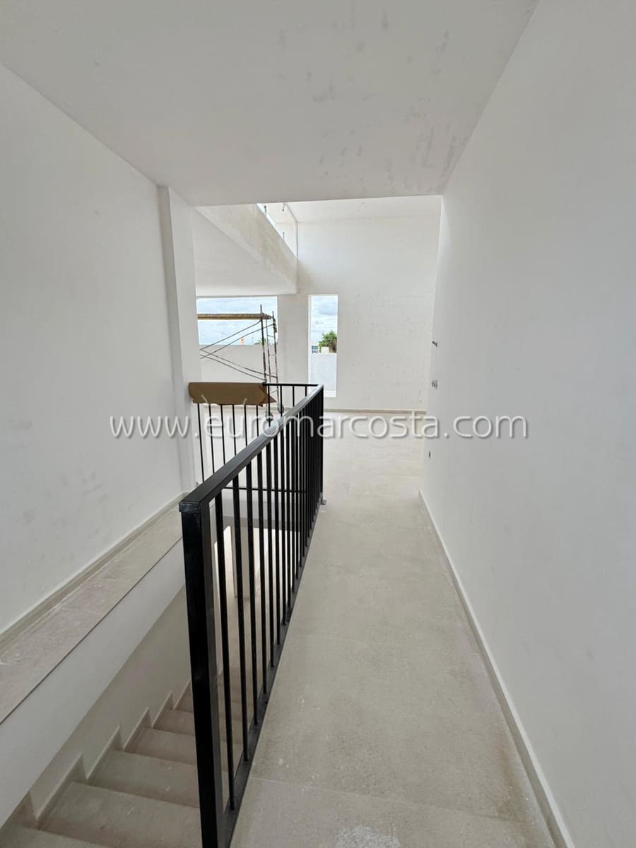 5 bedroom Villa for sale in Fortuna with pool garage - € 333,000 (Ref: 8754105)