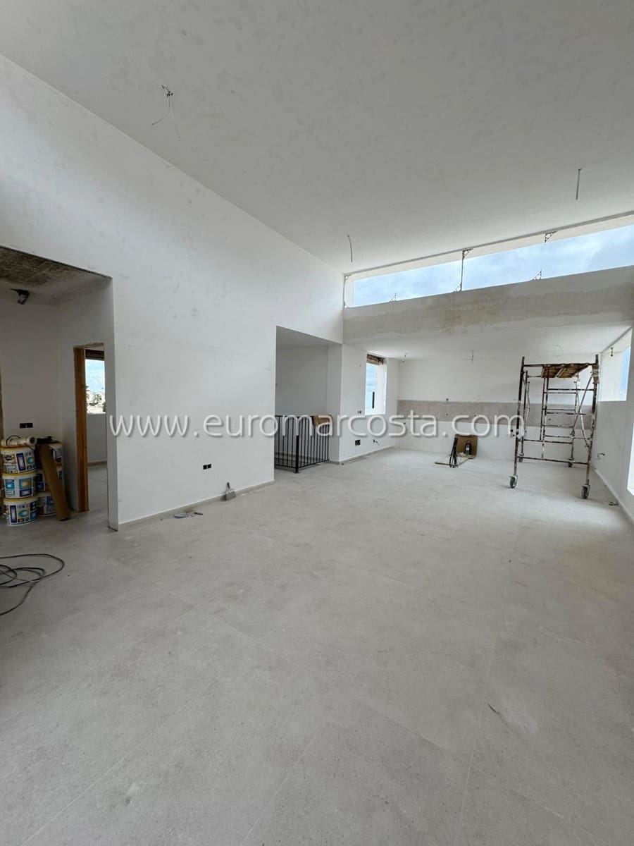 5 bedroom Villa for sale in Fortuna with pool garage - € 333,000 (Ref: 8754105)