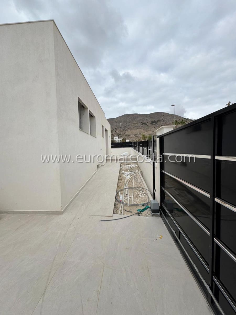 5 bedroom Villa for sale in Fortuna with pool garage - € 333,000 (Ref: 8754105)