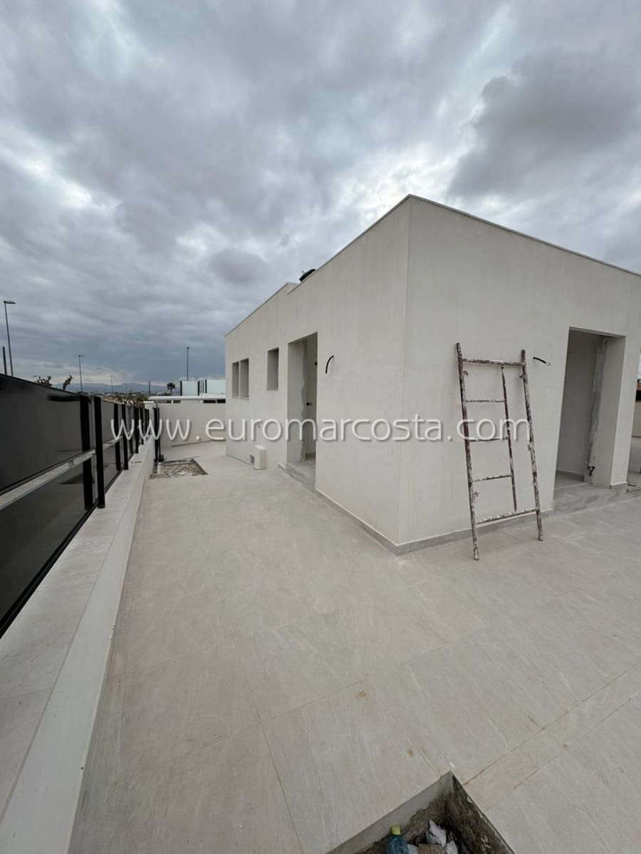 5 bedroom Villa for sale in Fortuna with pool garage - € 333,000 (Ref: 8754105)