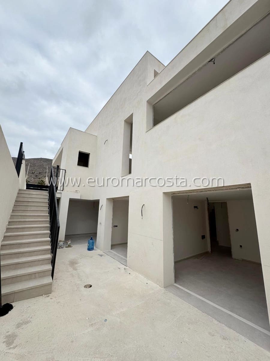 5 bedroom Villa for sale in Fortuna with pool garage - € 333,000 (Ref: 8754105)