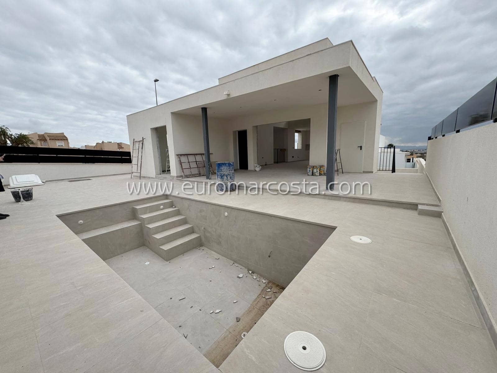 5 bedroom Villa for sale in Fortuna with pool garage - € 333,000 (Ref: 8754105)