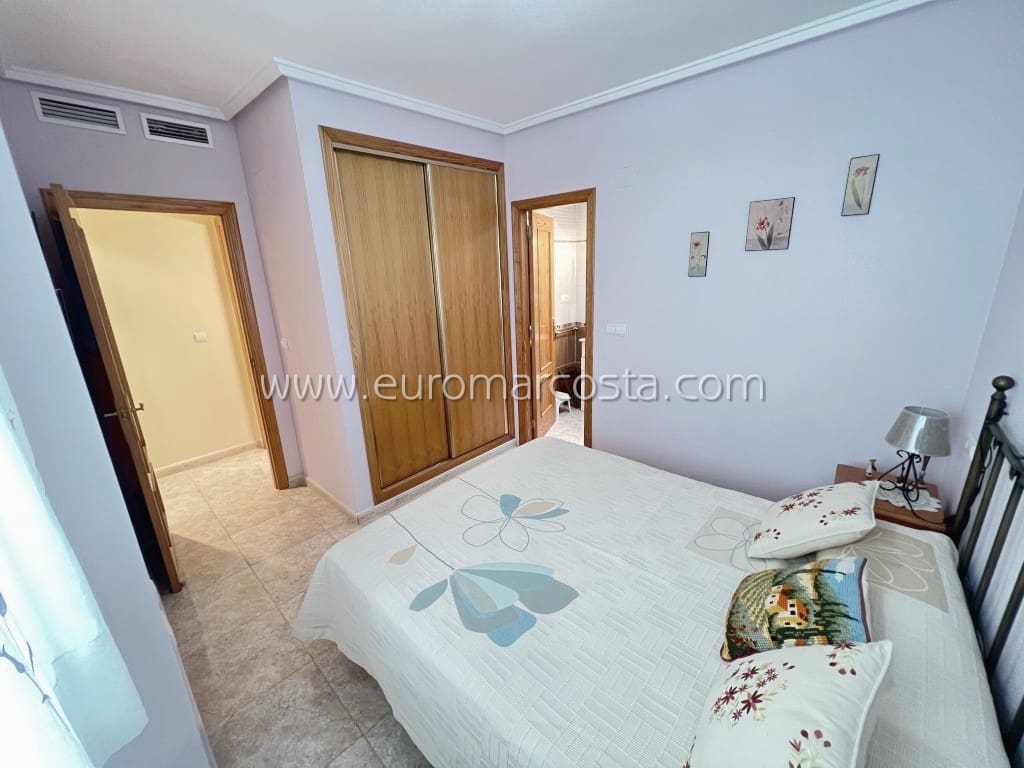 3 bedroom Apartment for sale in Guardamar del Segura with garage - € 259,000 (Ref: 8759164)
