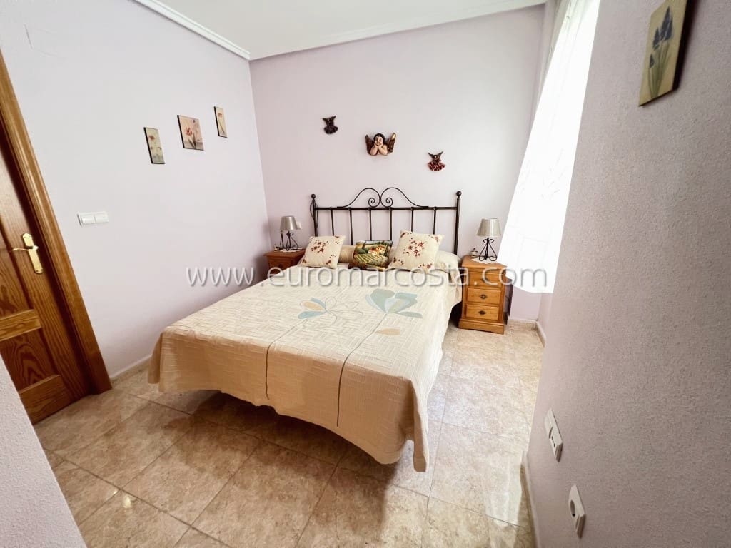 3 bedroom Apartment for sale in Guardamar del Segura with garage - € 259,000 (Ref: 8759164)