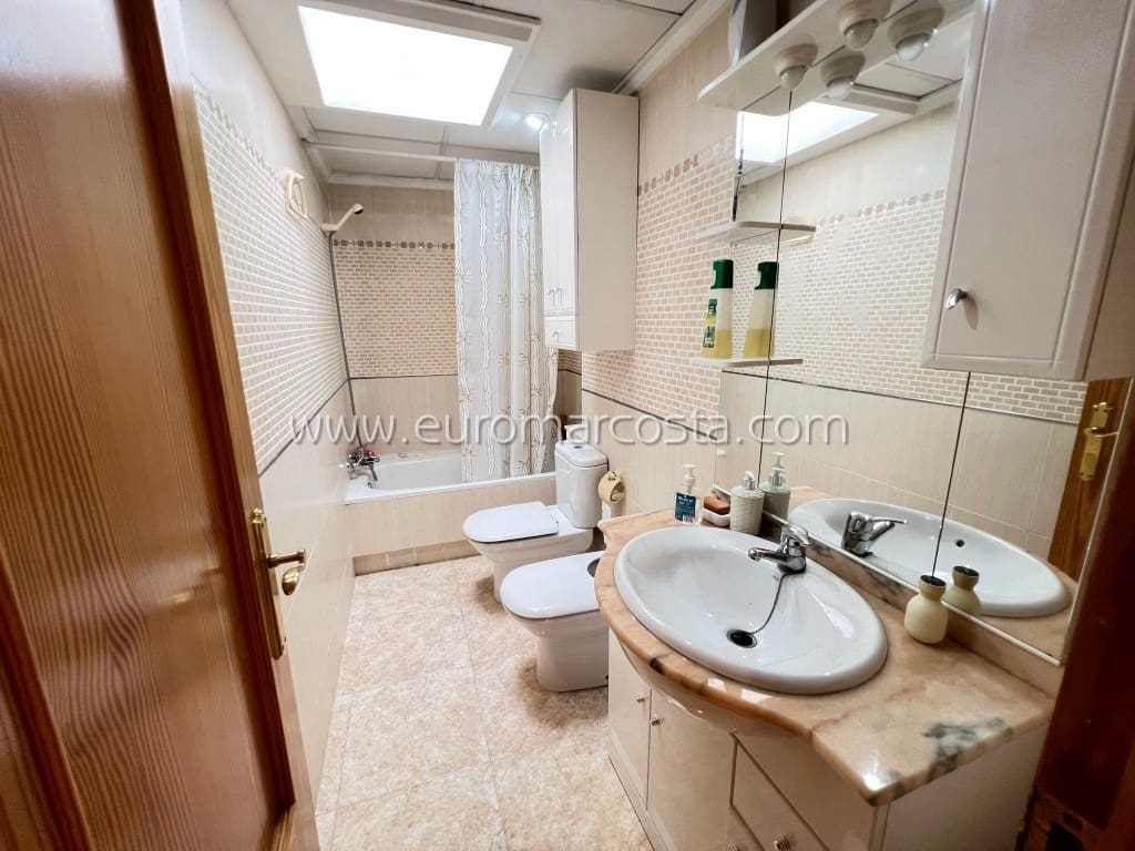 3 bedroom Apartment for sale in Guardamar del Segura with garage - € 259,000 (Ref: 8759164)