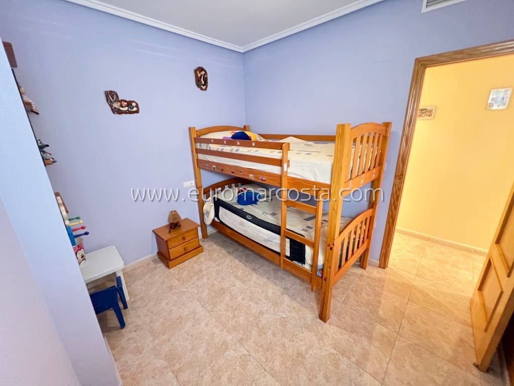 3 bedroom Apartment for sale in Guardamar del Segura with garage - € 259,000 (Ref: 8759164)