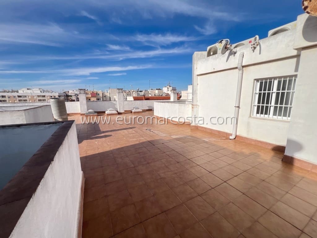 3 bedroom Apartment for sale in Guardamar del Segura with garage - € 259,000 (Ref: 8759164)