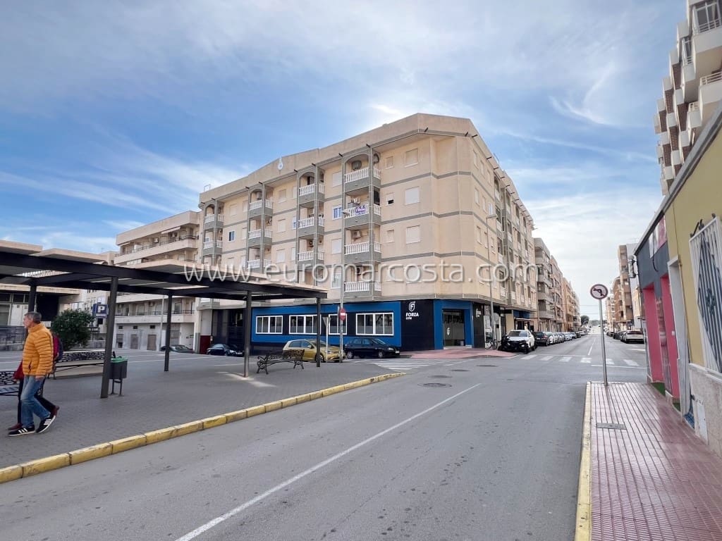 3 bedroom Apartment for sale in Guardamar del Segura with garage - € 259,000 (Ref: 8759164)