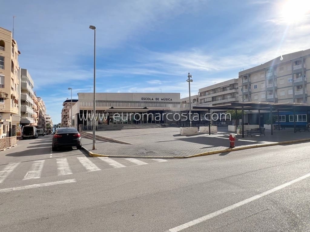 3 bedroom Apartment for sale in Guardamar del Segura with garage - € 259,000 (Ref: 8759164)
