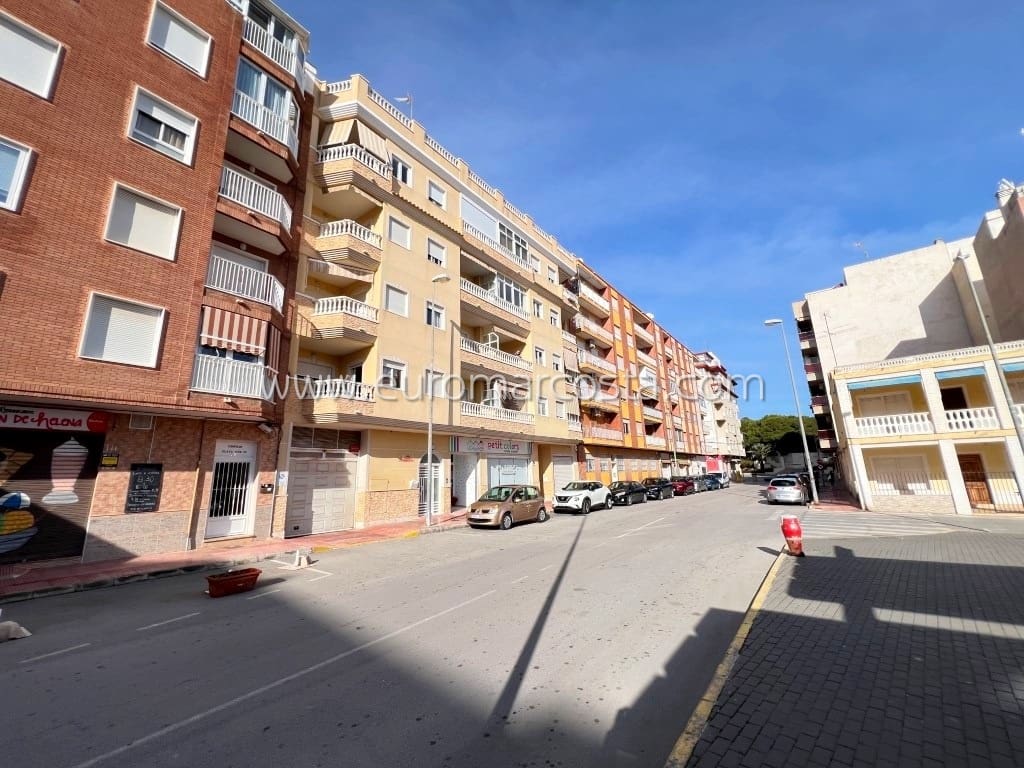3 bedroom Apartment for sale in Guardamar del Segura with garage - € 259,000 (Ref: 8759164)